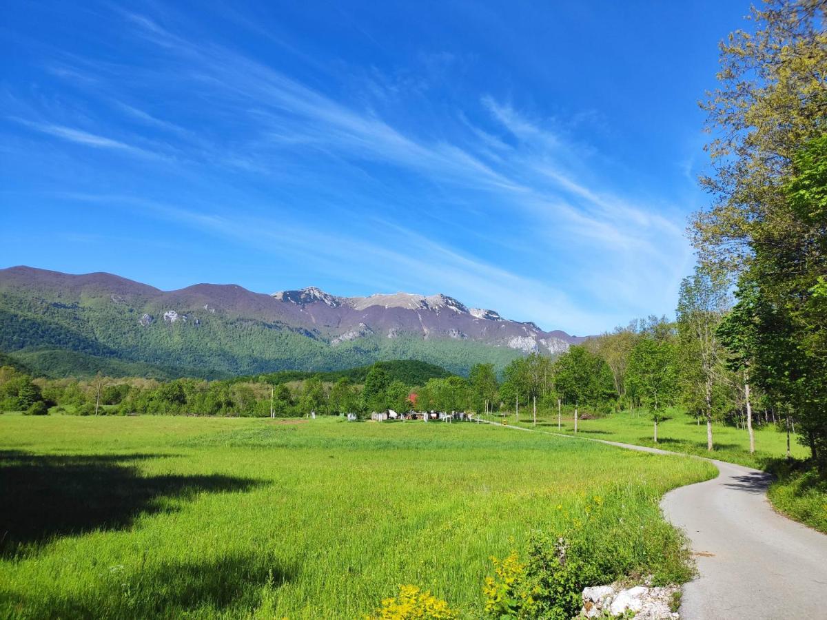 Velebit Lodge Lovinac  Экстерьер фото
